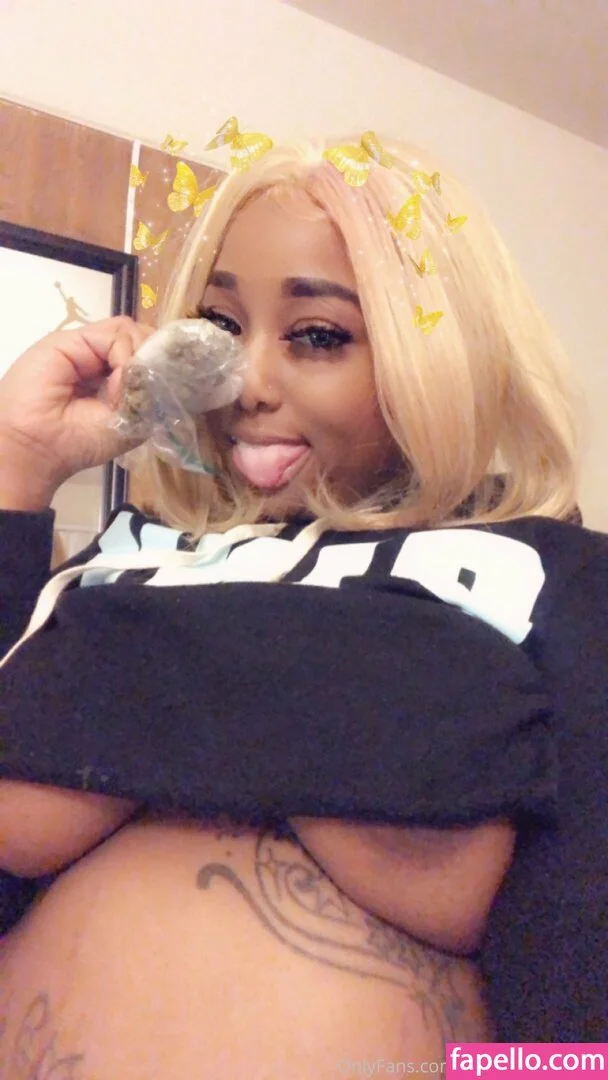 volaprettykitty Onlyfans Photo Gallery 