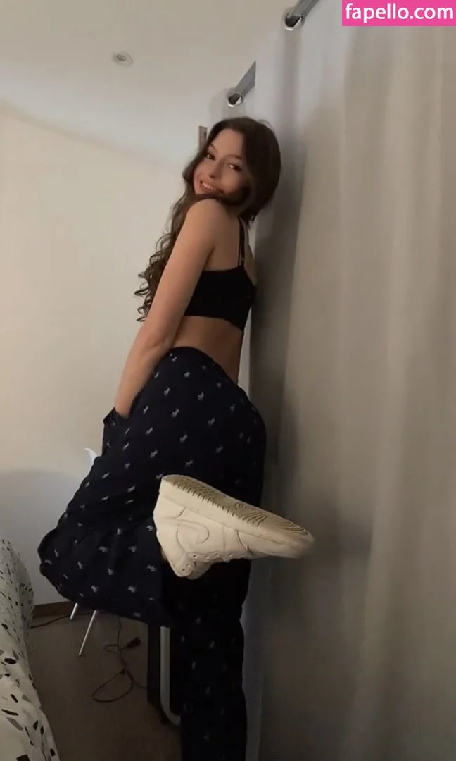 Lou de Laâge Onlyfans Photo Gallery 