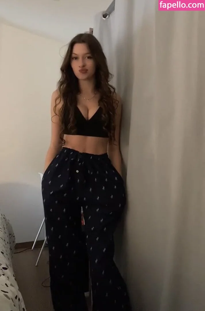 Lou de Laâge Onlyfans Photo Gallery 