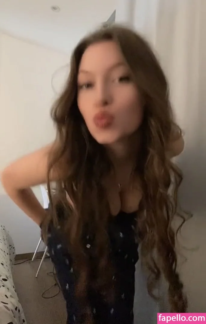 Lou de Laâge Onlyfans Photo Gallery 