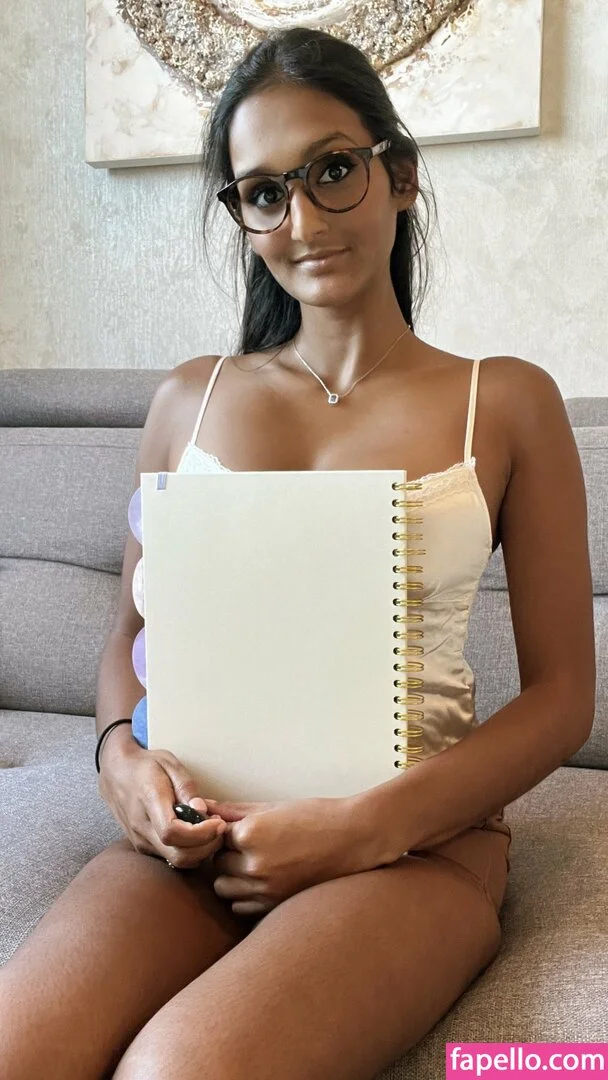 Lou de Laâge Onlyfans Photo Gallery 