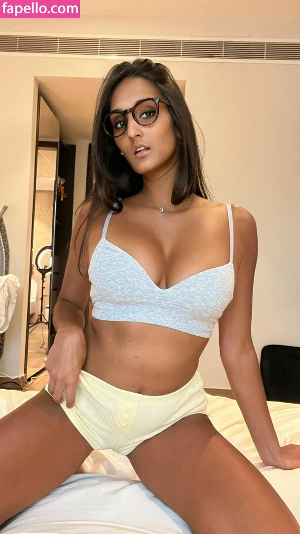 Lou de Laâge Onlyfans Photo Gallery 