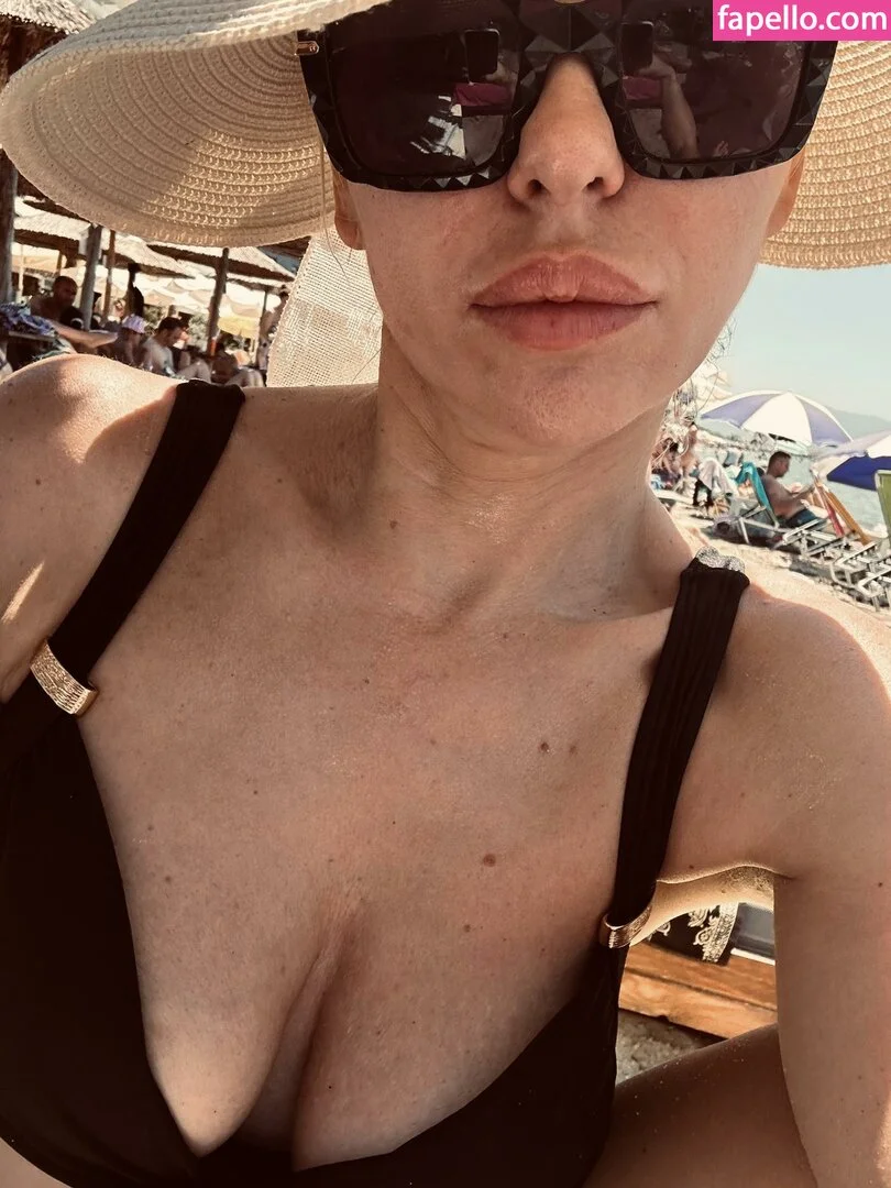 Lou de Laâge Onlyfans Photo Gallery 