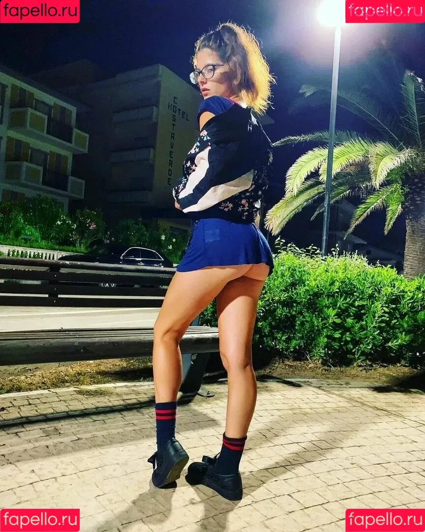 Sara Bell Onlyfans Photo Gallery 