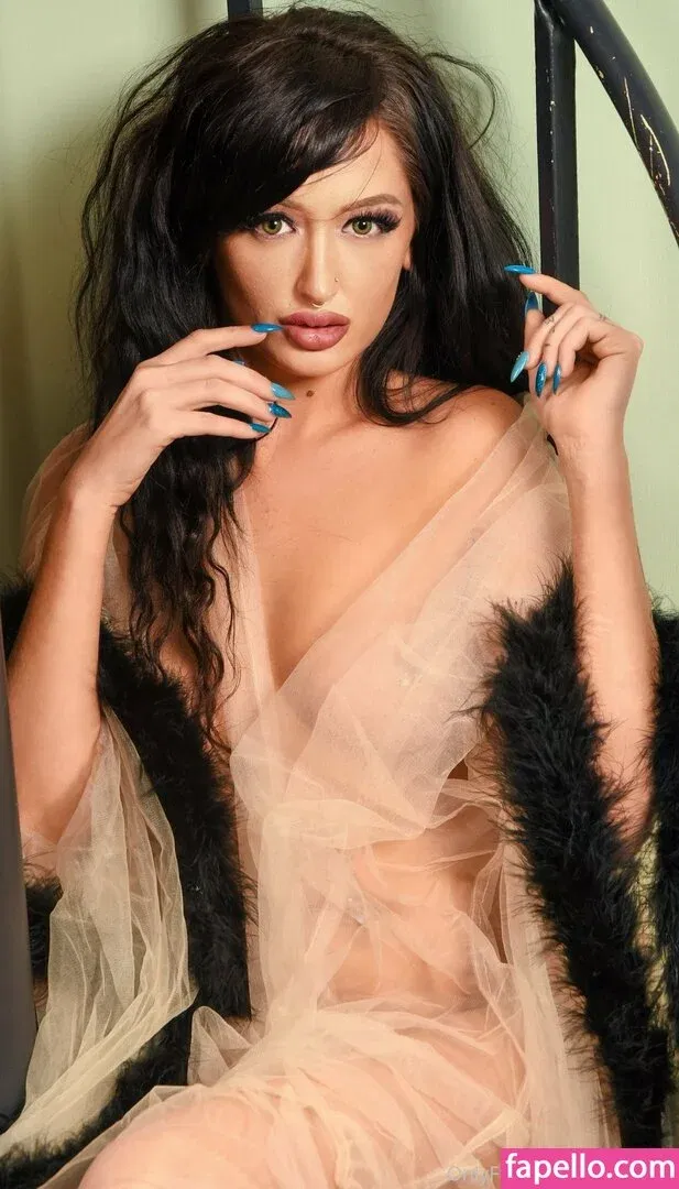 socio_hoe Onlyfans Photo Gallery 