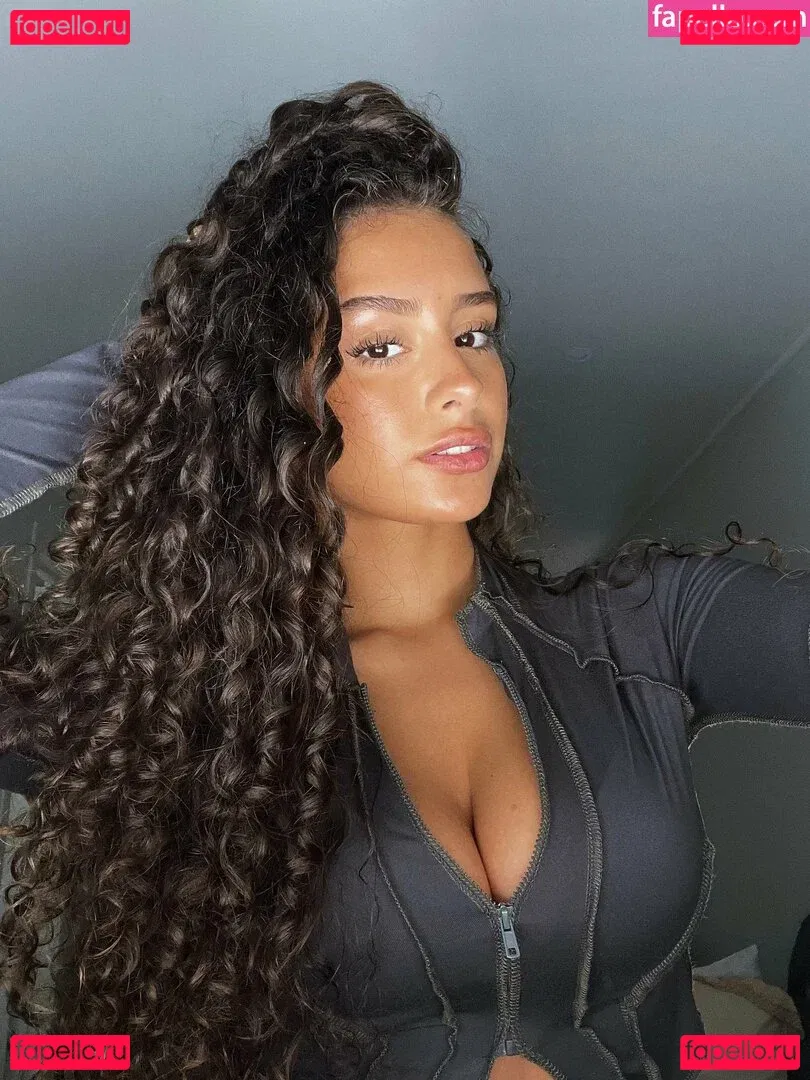 Débora Gomes Onlyfans Photo Gallery 