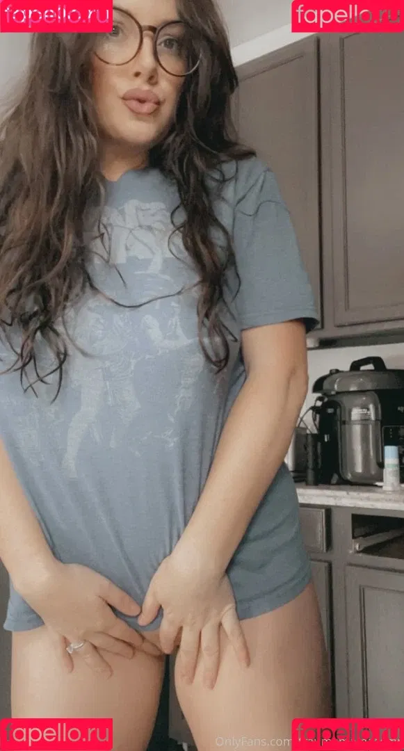 Trauma Mama ASMR Onlyfans Photo Gallery 