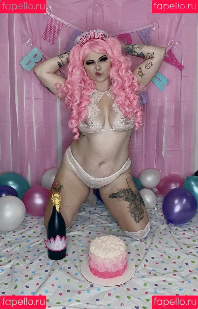 canadiancomiccutie Onlyfans Photo Gallery 