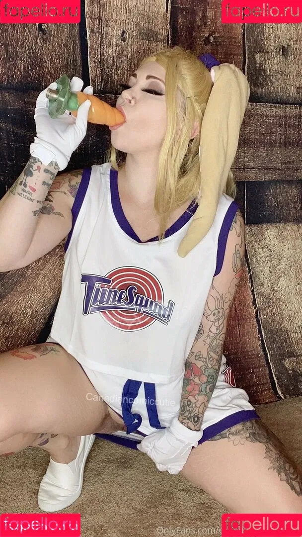 canadiancomiccutie Onlyfans Photo Gallery 