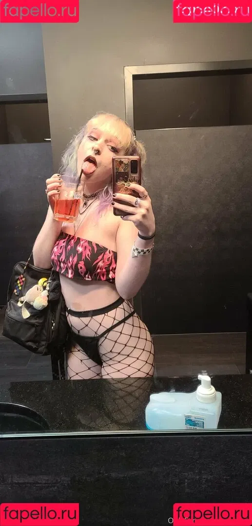 crybaby.labia Onlyfans Photo Gallery 