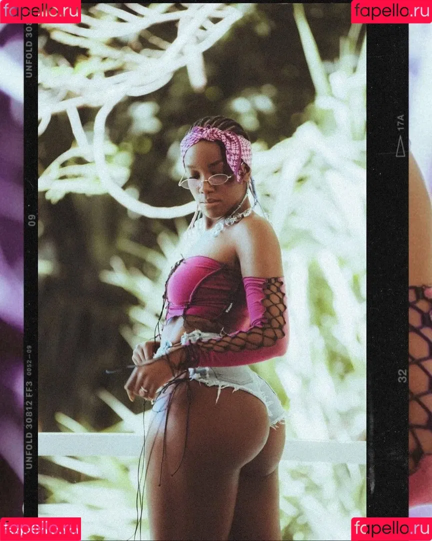 IZA Onlyfans Photo Gallery 
