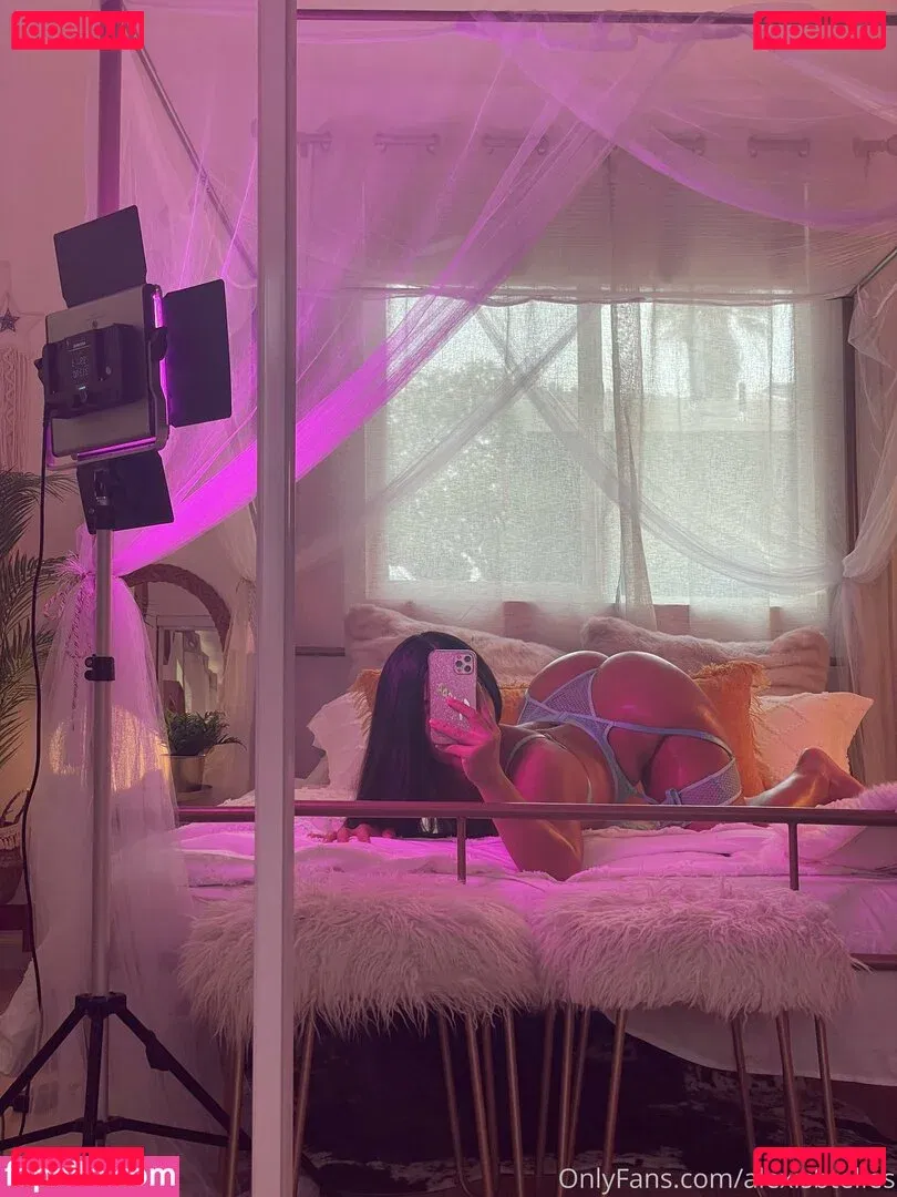 alexistelles Onlyfans Photo Gallery 