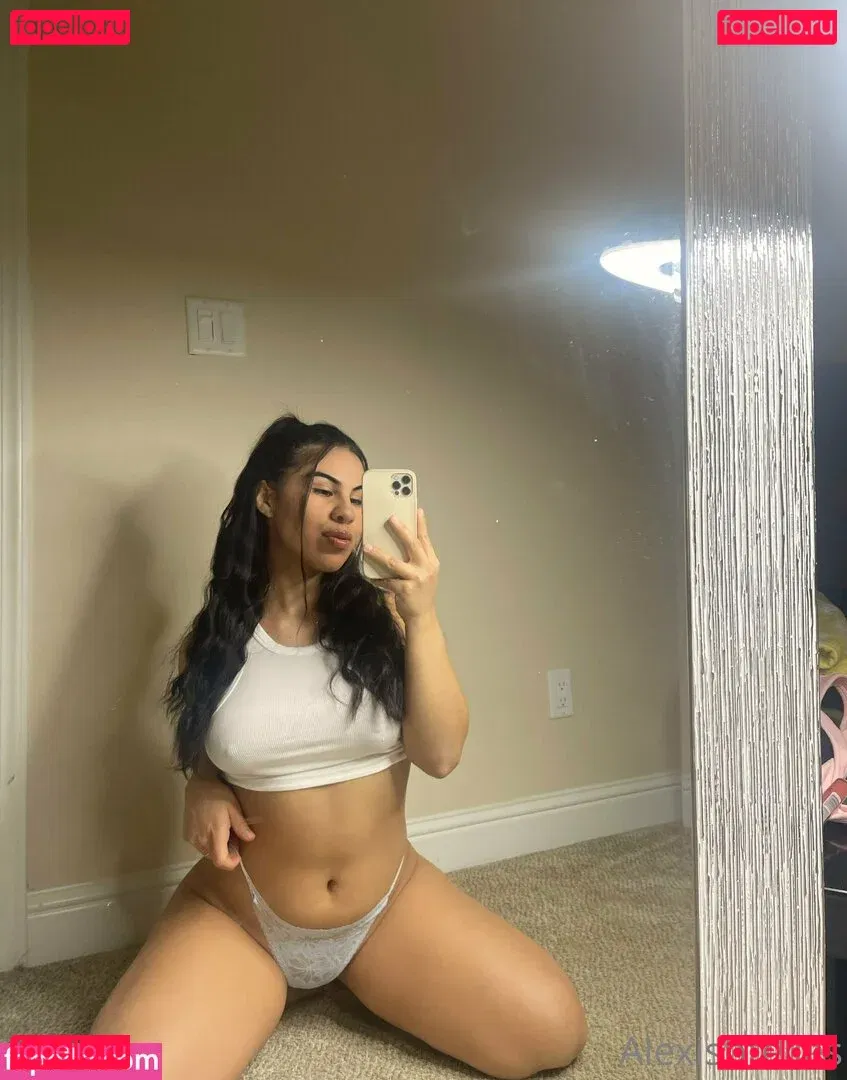 alexistelles Onlyfans Photo Gallery 