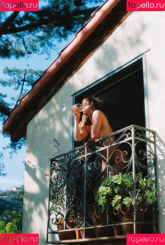 Halle Berry Onlyfans Photo Gallery 