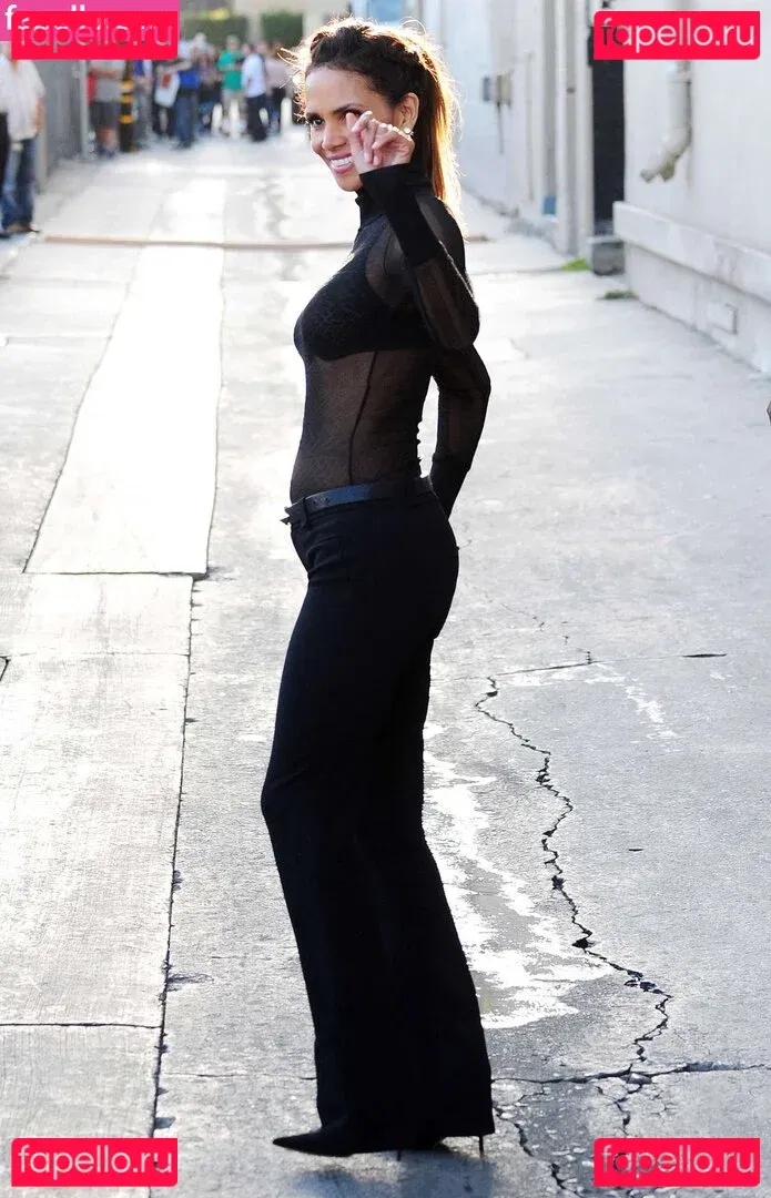 Halle Berry Onlyfans Photo Gallery 