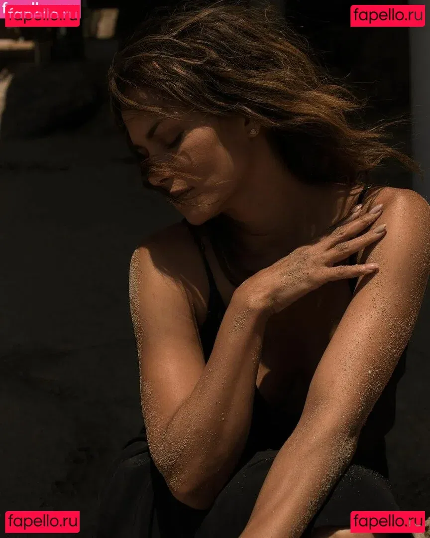 Halle Berry Onlyfans Photo Gallery 