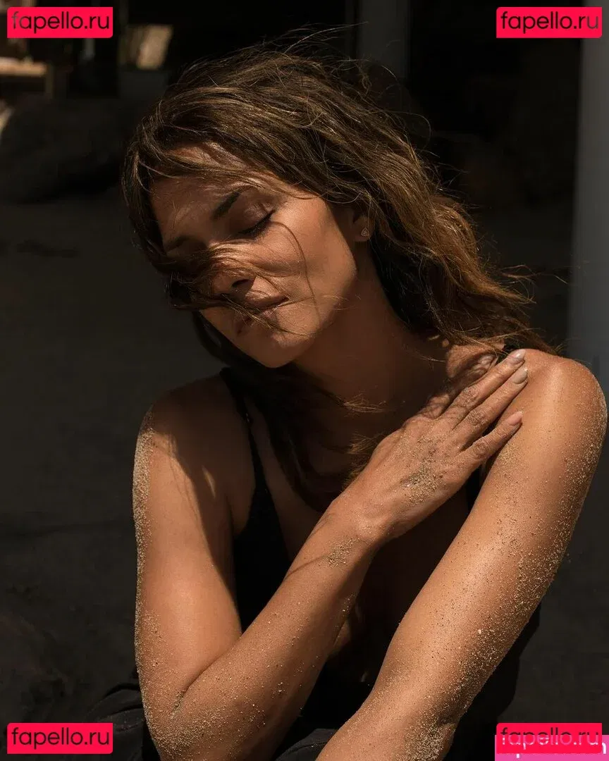 Halle Berry Onlyfans Photo Gallery 