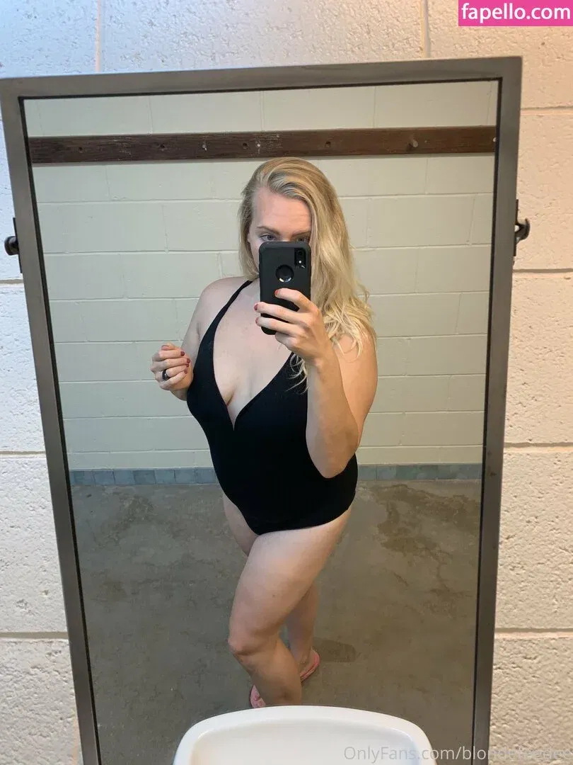 blondefeedee Onlyfans Photo Gallery 