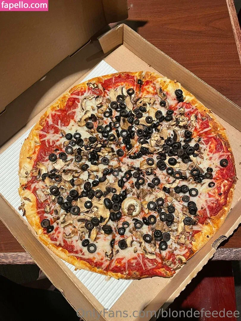 blondefeedee Onlyfans Photo Gallery 