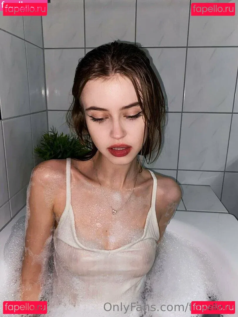 tinyellie Onlyfans Photo Gallery 