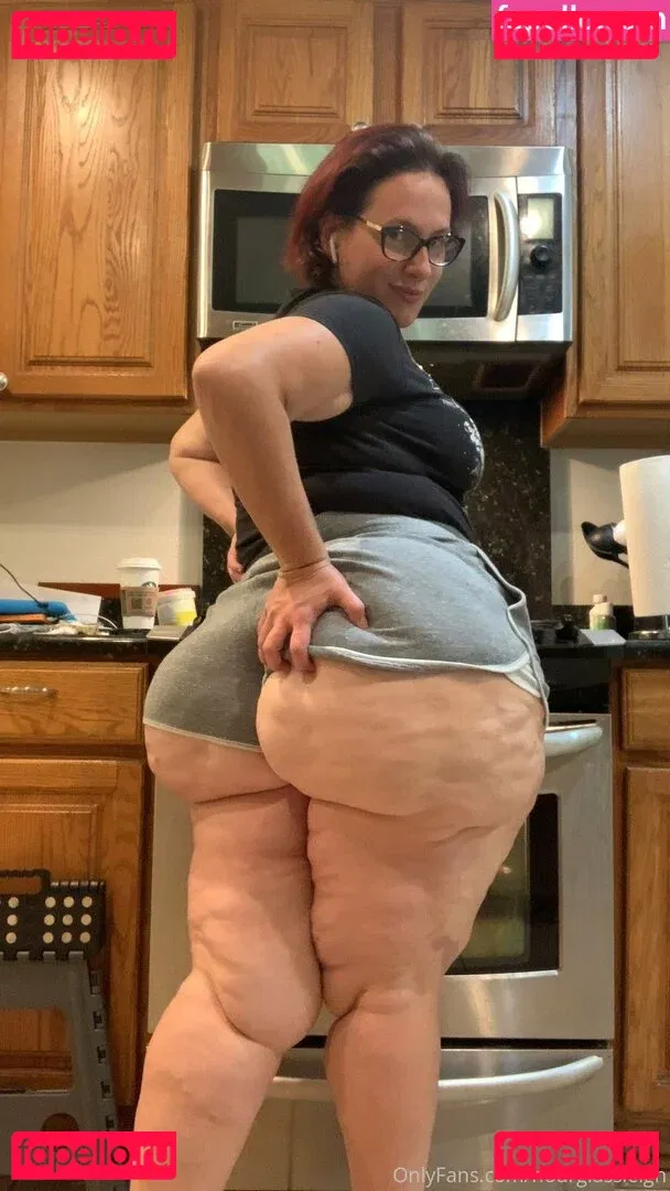 hourglassleigh Onlyfans Photo Gallery 