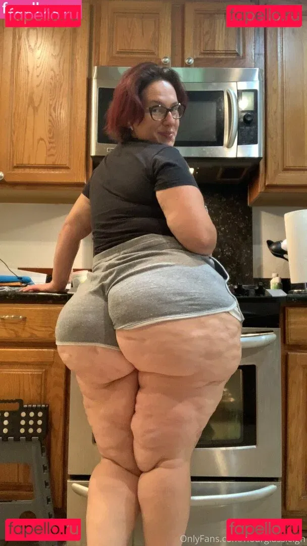 hourglassleigh Onlyfans Photo Gallery 