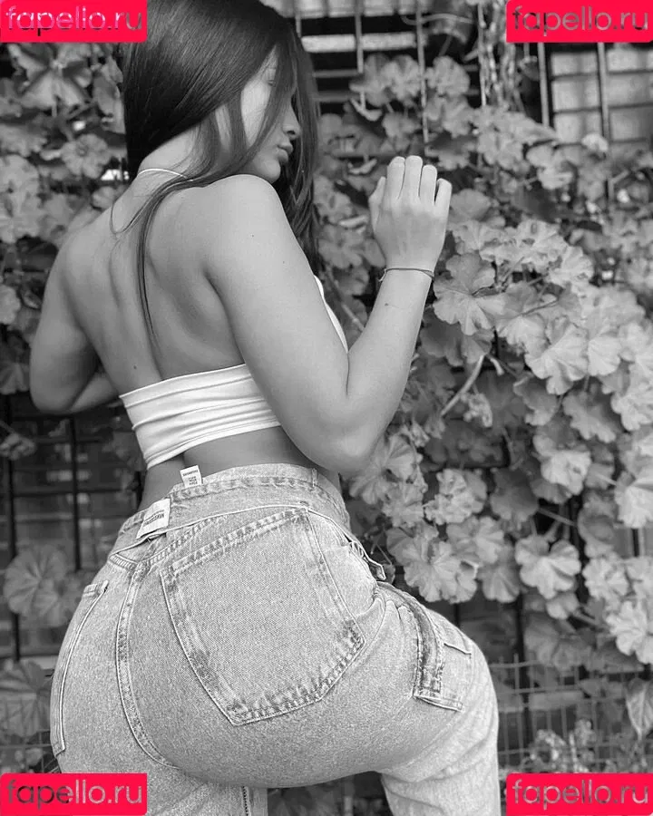 Seleneitor Onlyfans Photo Gallery 