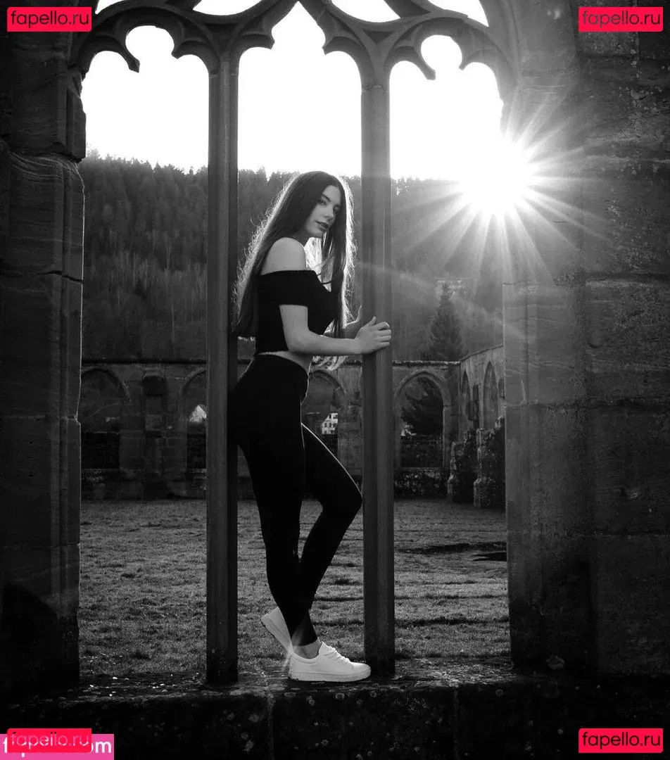 Lea Chloé Onlyfans Photo Gallery 