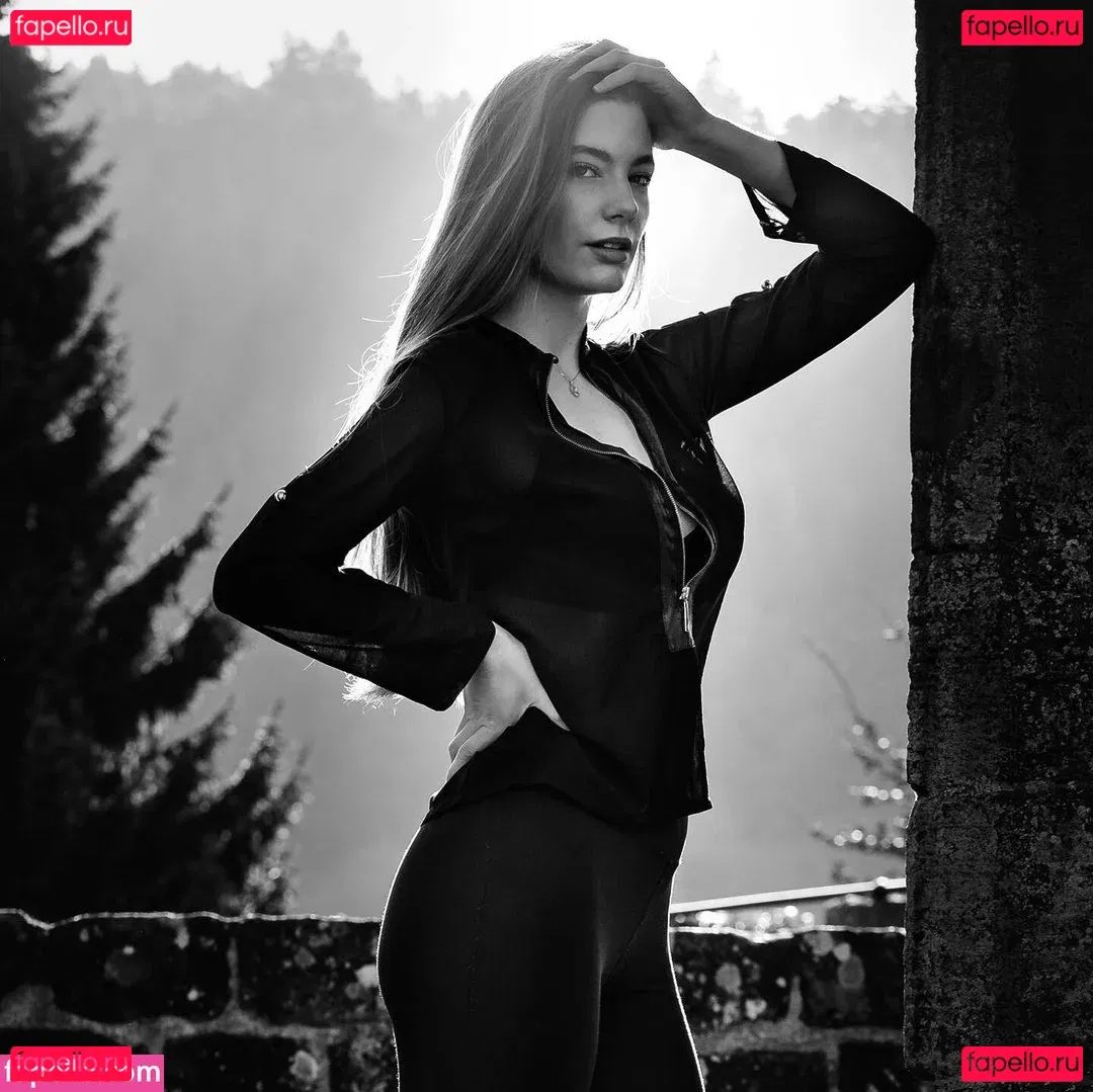 Lea Chloé Onlyfans Photo Gallery 