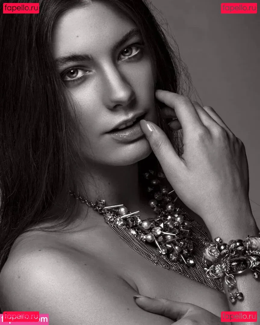 Lea Chloé Onlyfans Photo Gallery 