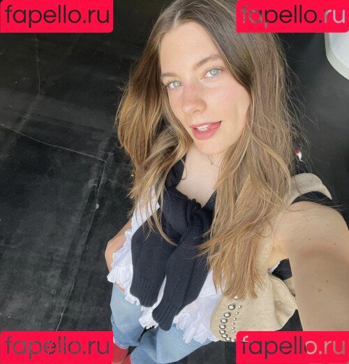 Lea Chloé Onlyfans Photo Gallery 