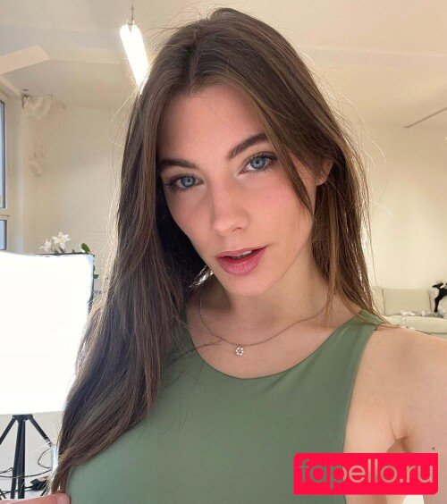 Lea Chloé Onlyfans Photo Gallery 