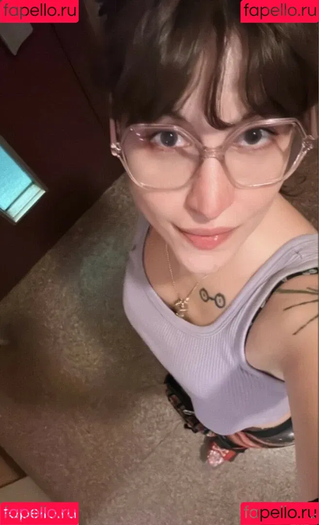 Aril's Chest Onlyfans Photo Gallery 