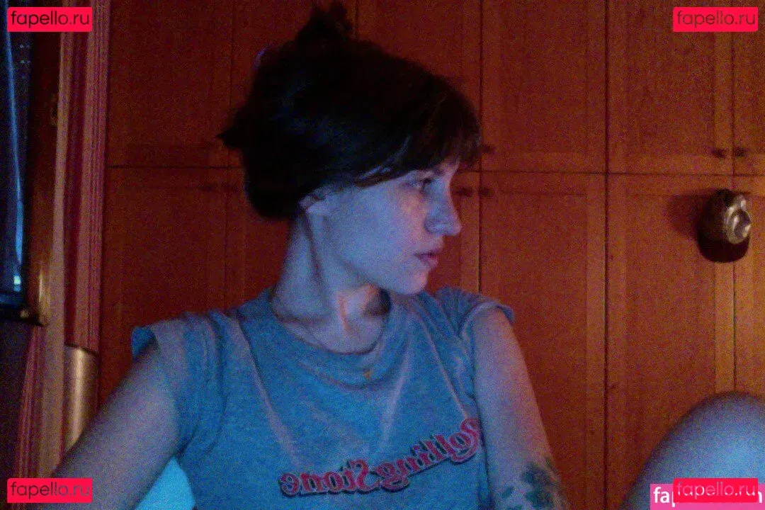 Aril's Chest Onlyfans Photo Gallery 