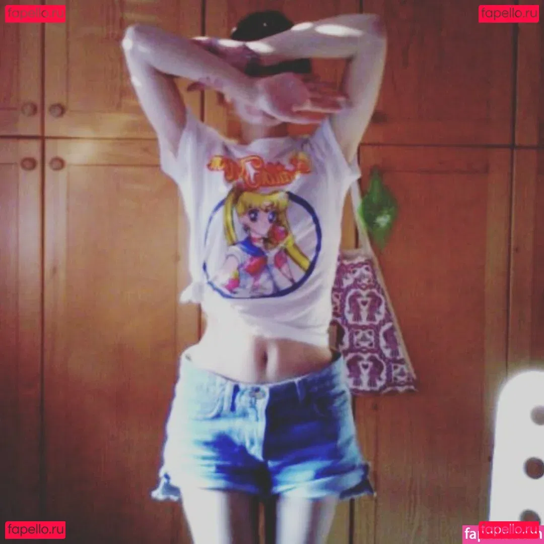 Aril's Chest Onlyfans Photo Gallery 