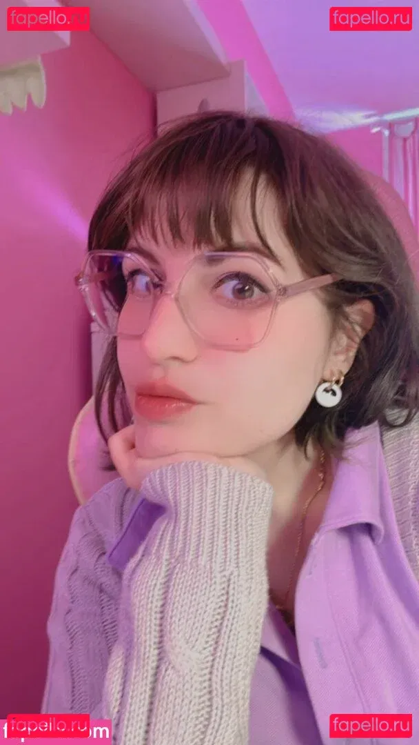 Aril's Chest Onlyfans Photo Gallery 