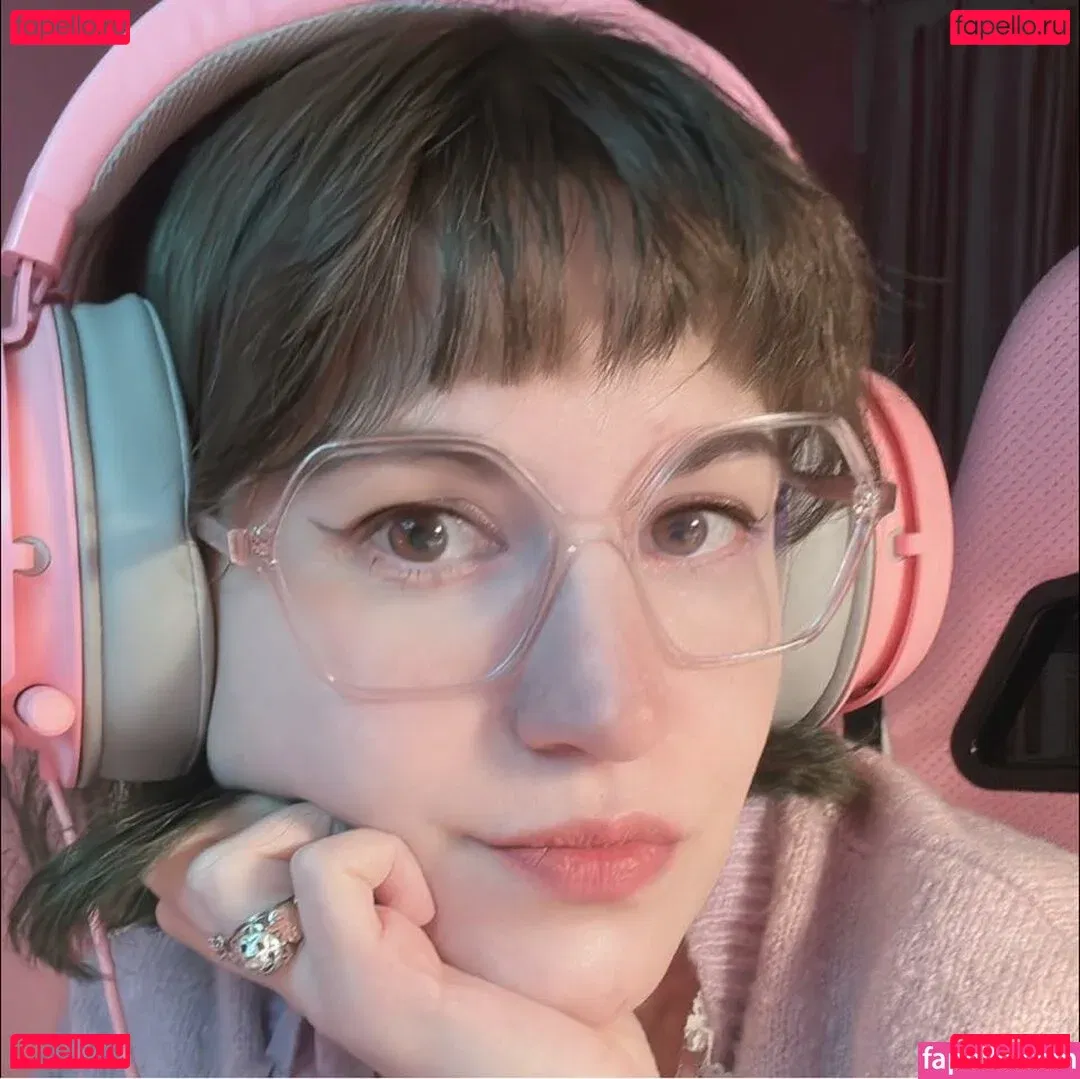 Aril's Chest Onlyfans Photo Gallery 