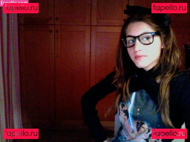 Aril's Chest Onlyfans Photo Gallery 