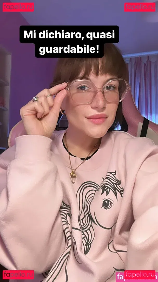 Aril's Chest Onlyfans Photo Gallery 