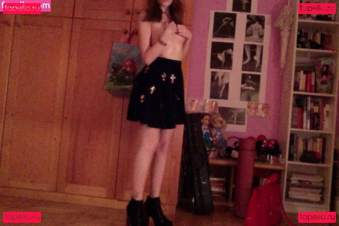 Aril's Chest Onlyfans Photo Gallery 