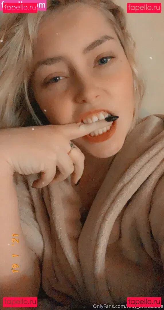 rosy_blondbabe Onlyfans Photo Gallery 