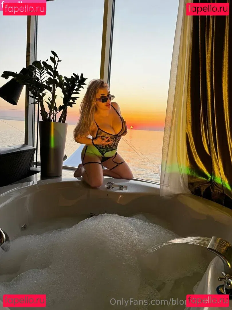 blondiiie_rose Onlyfans Photo Gallery 