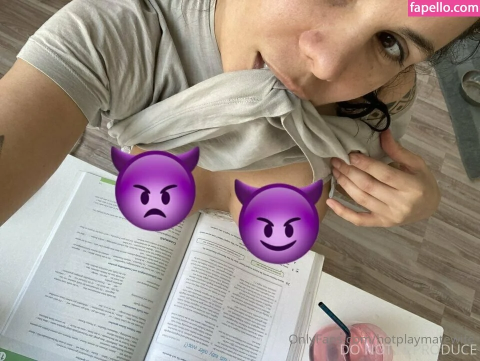 hotplaymatewife Onlyfans Photo Gallery 