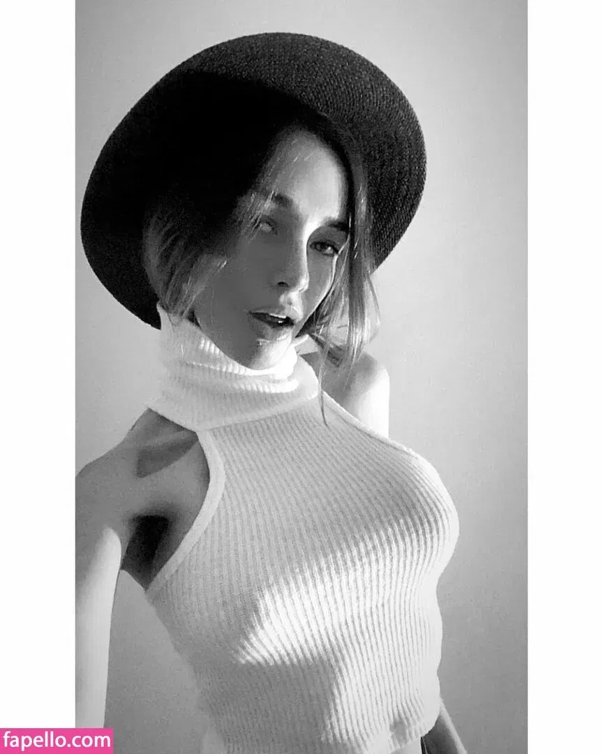 Melu Yoverno Onlyfans Photo Gallery 