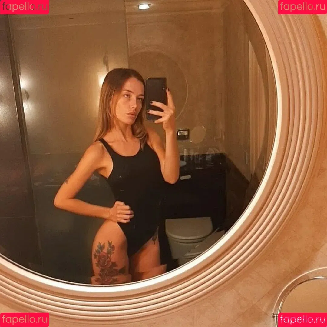 Melu Yoverno Onlyfans Photo Gallery 