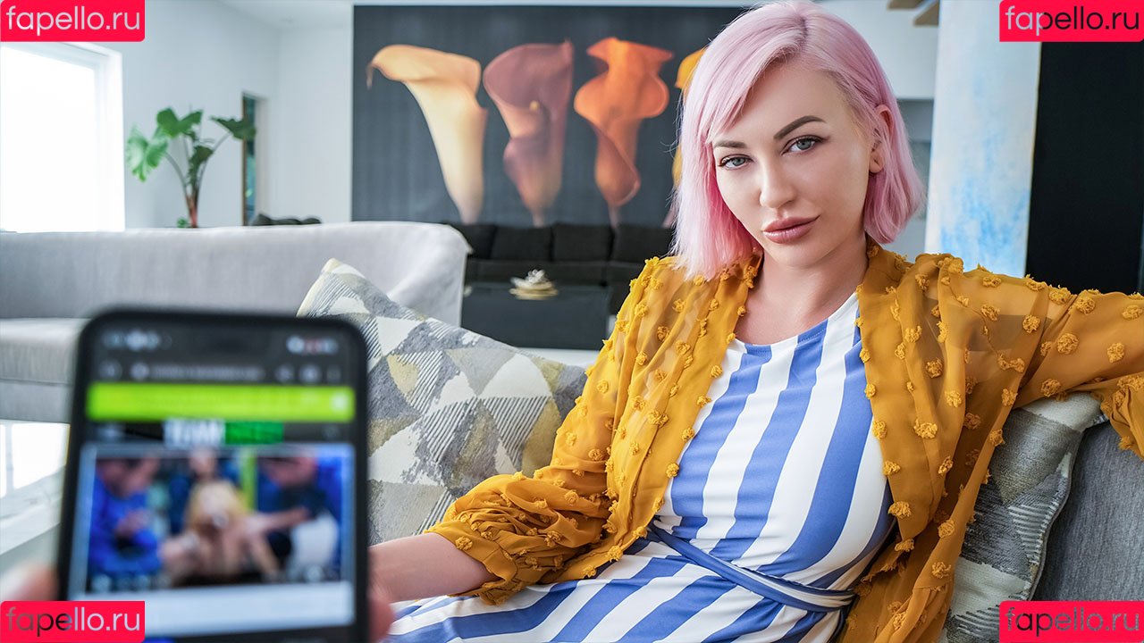 perv-mom Onlyfans Photo Gallery 