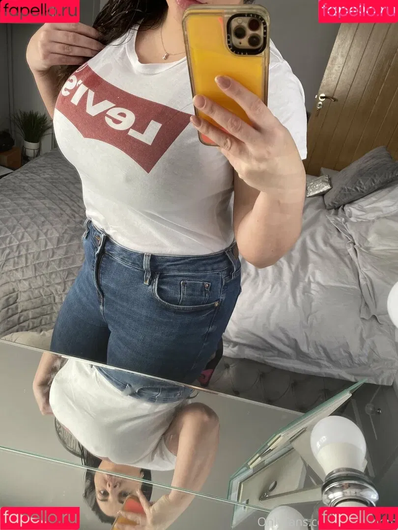 perv-mom Onlyfans Photo Gallery 