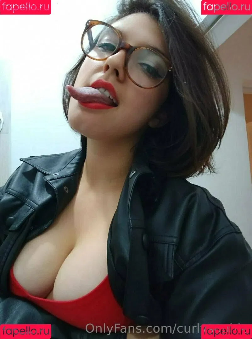 curlysophie Onlyfans Photo Gallery 