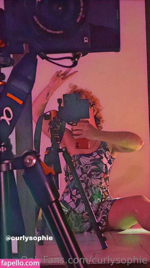 curlysophie Onlyfans Photo Gallery 