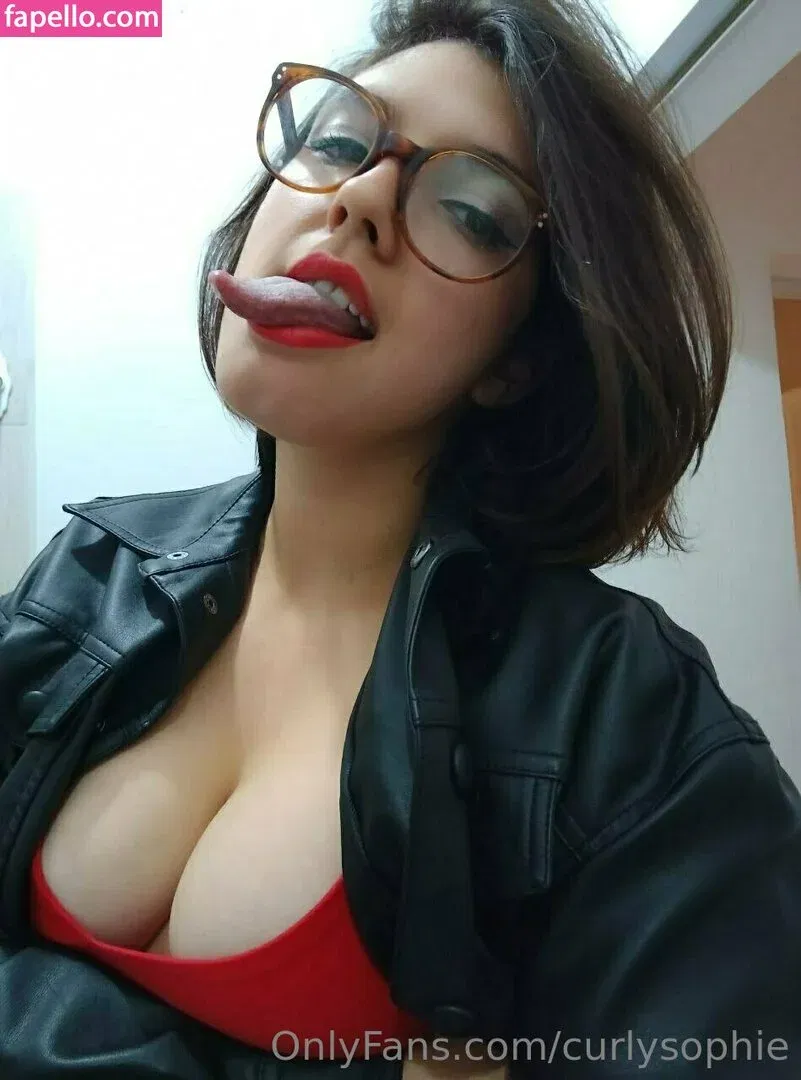 curlysophie Onlyfans Photo Gallery 